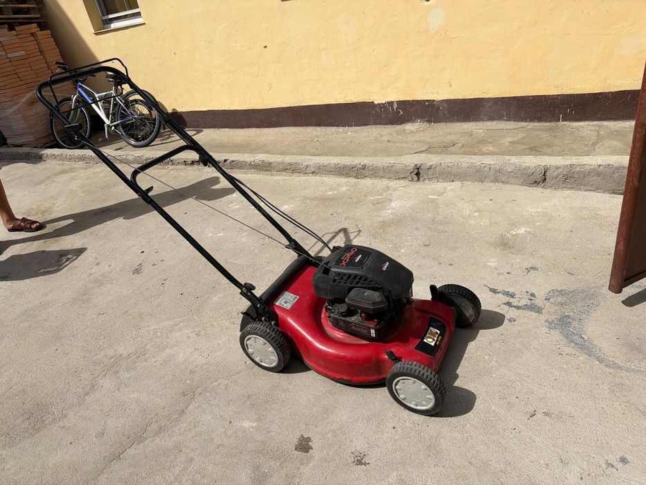 Mașină de tuns iarba Sprint xp40