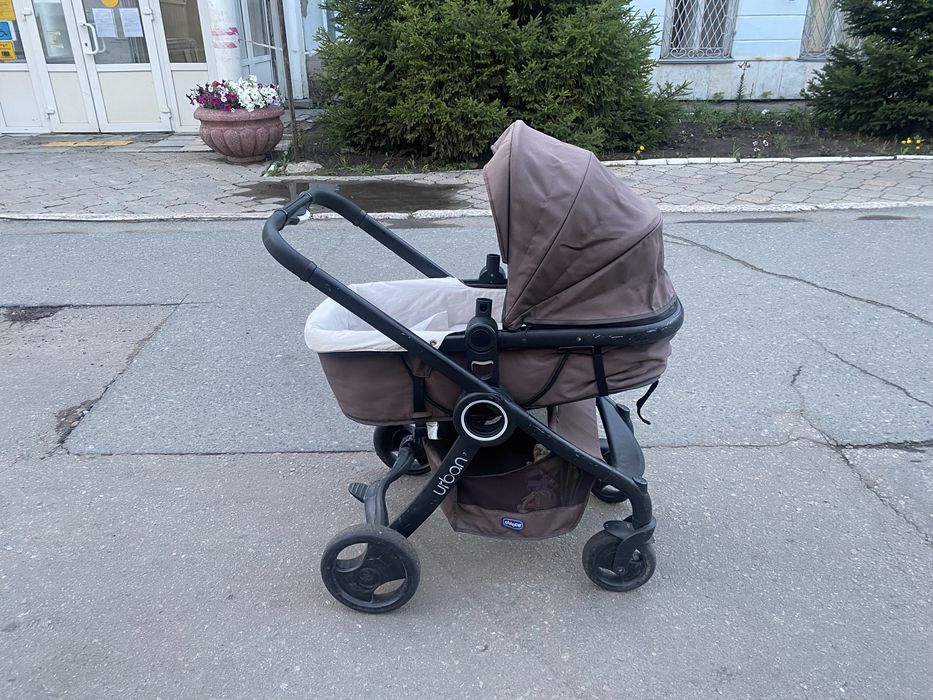 Продам коляску Chicco