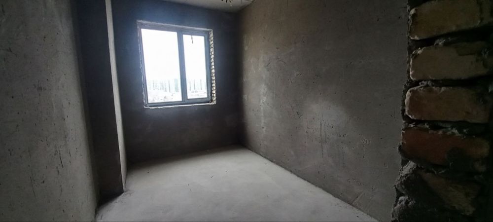 Арзон нархда 2 хонали гиштли квартира тезда сотилади