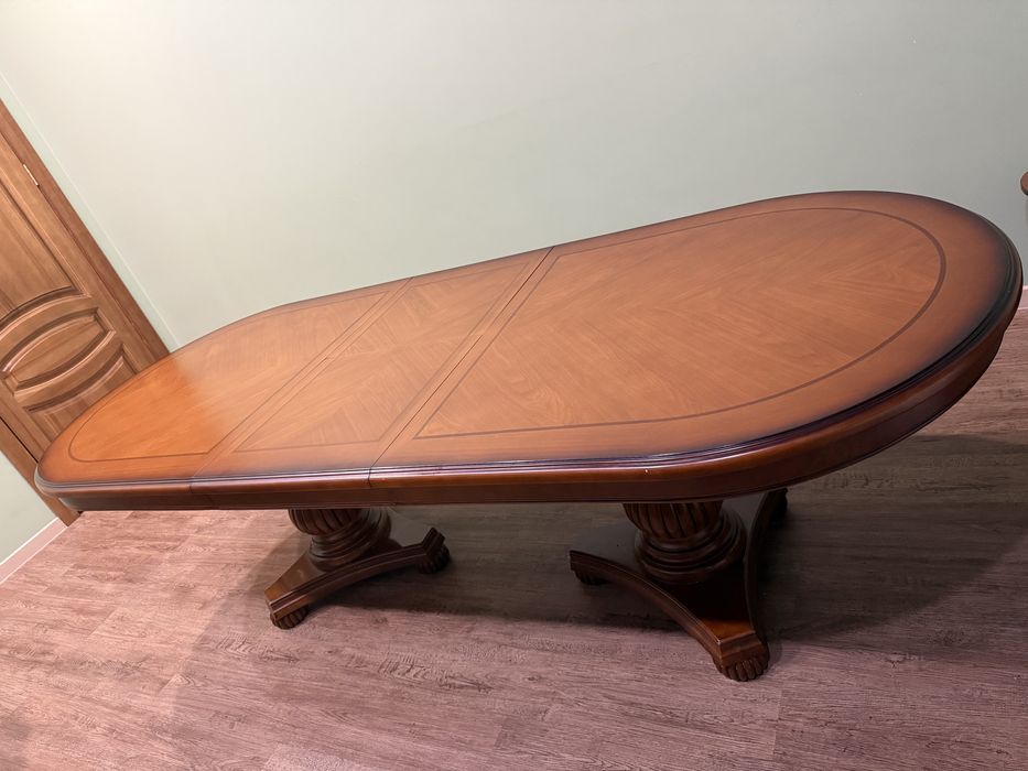 Продам обеденный стол