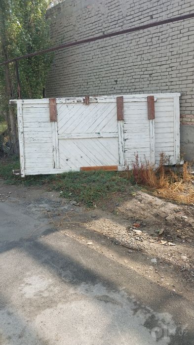 Darvoza sotiladi baqquvat ishlangan yogʻoch darvoza narxini kelishamiz