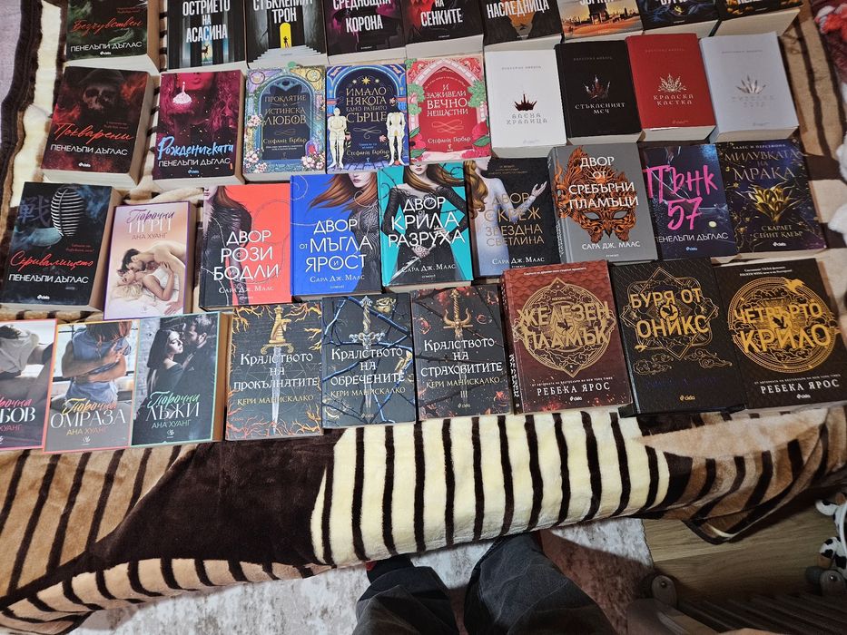 Продавам книги цена по договаряне