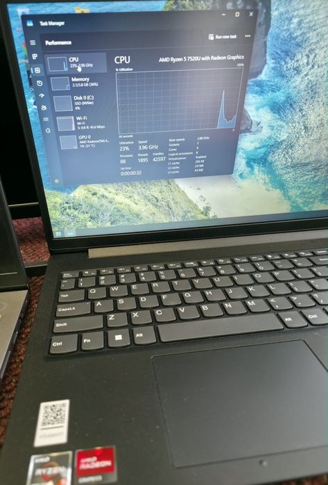 Laptop Lenovo  v 15