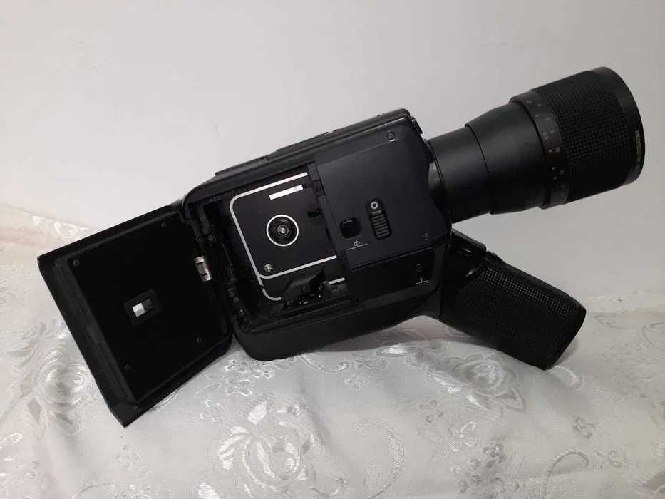 De vânzare două camere de filmat Super 8, cu înregistrare sunet.