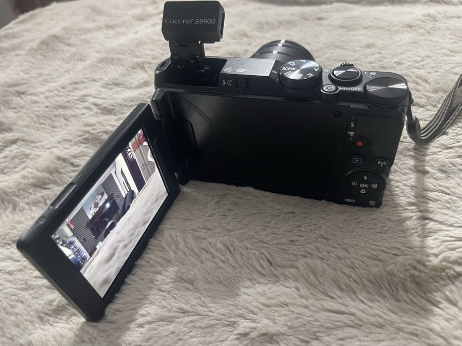 Aparat foto NIKON , 30xZOOM . Stare foarte buna, functioneazs perfect.