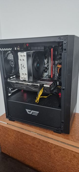 Pc medium-low gaming duce bine cs2 Gta si restu