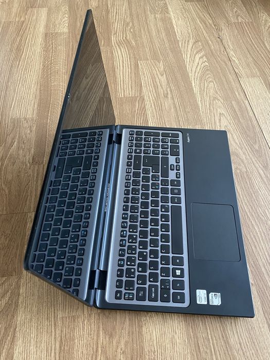 Laptop Acer Slim intel core i3 Display mare tabletă 15,6 cu touch,laptopul este defect nu pornește nu intră curent în el este complet pentru piese