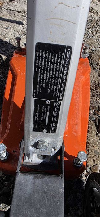 masina de carotat Husqvarna DM 220 si stativ Husqvarna DS250/carota