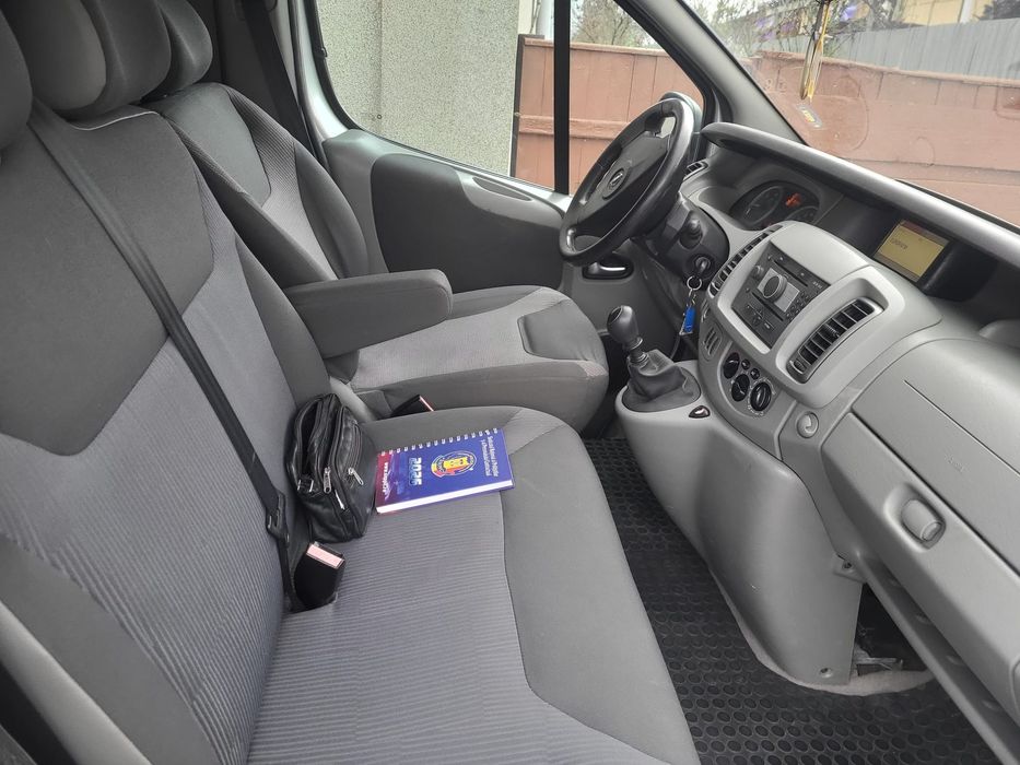 Propietar vând  Opel vivaro sau schimb cu vw  B7!