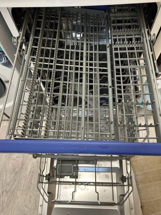 Продам посудомойку Midea DWF8-7618QW