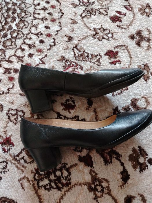 Продам женские туфли