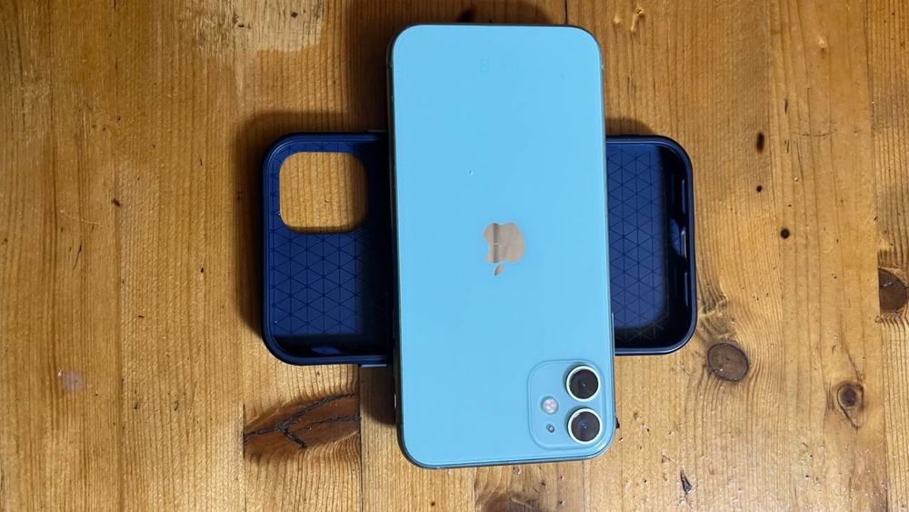 Айфон 11 в хорошем состояние