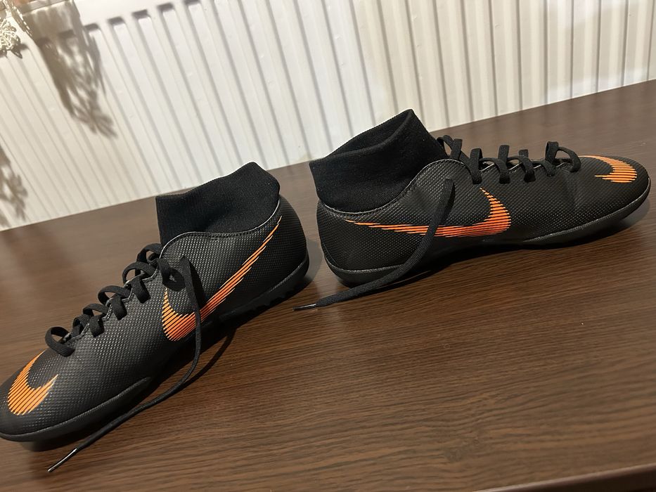 Vand ghete de fotbal Mercurial