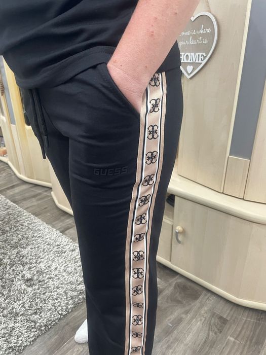 Compleu Guess de femei