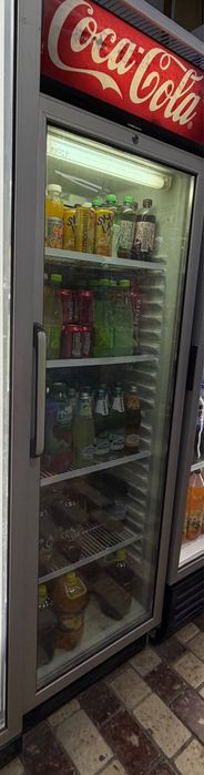 Витрина холодильник Ugur