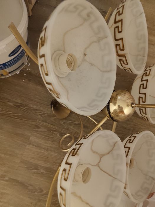 Отдам бесплатно люстру