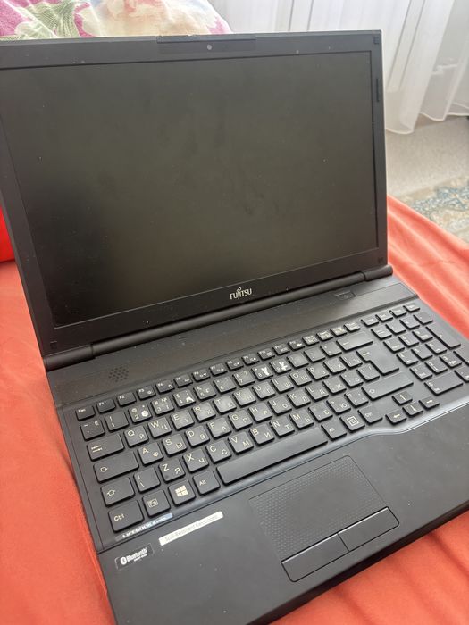 ноутбук FUJITSU