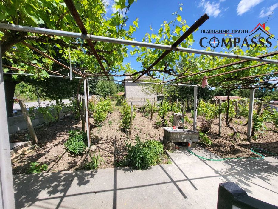 Обл. Добрич, с. Полк. Иваново, къща с двор – 52000евро!