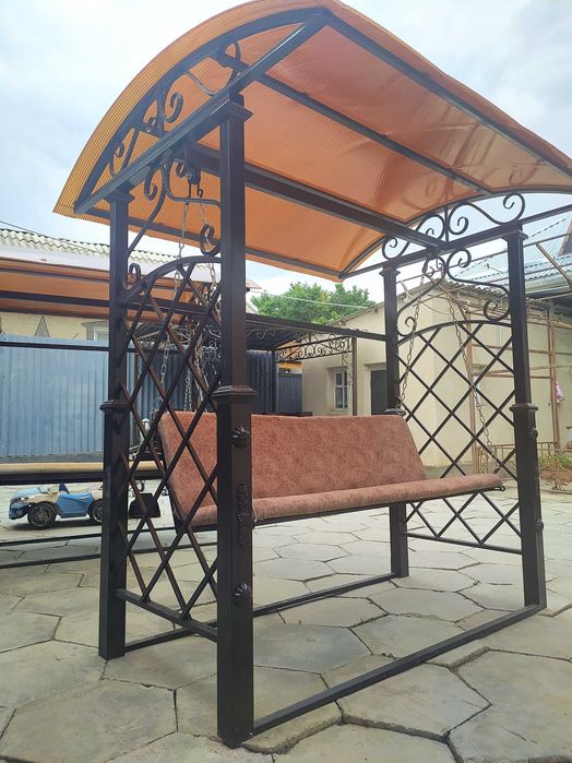 Качели кованые для двора