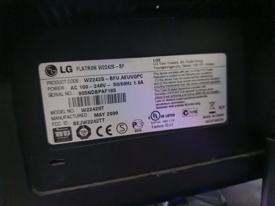 Монитор LG Flatron W2242S-BF