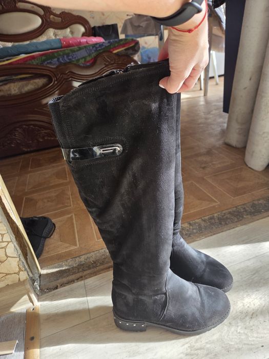 Продам замшевые сапоги