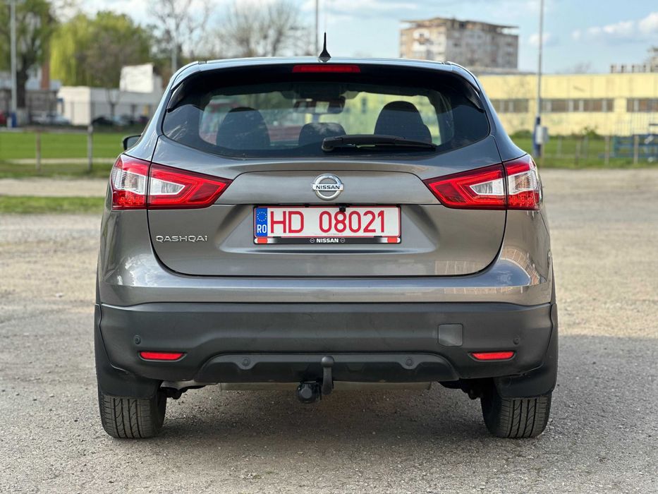 Nissan Qashqai 2 WD*benzina*navigatie*factura+fiscal*nr.rosii*af.2015