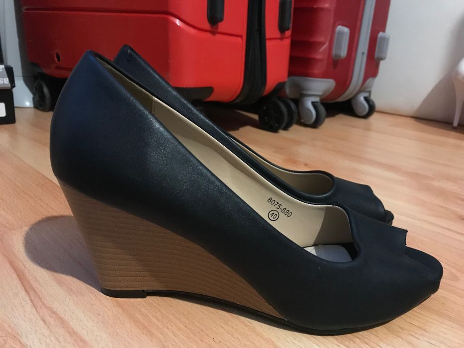 Сандал с ток- 40-ти номер за 20 лв.