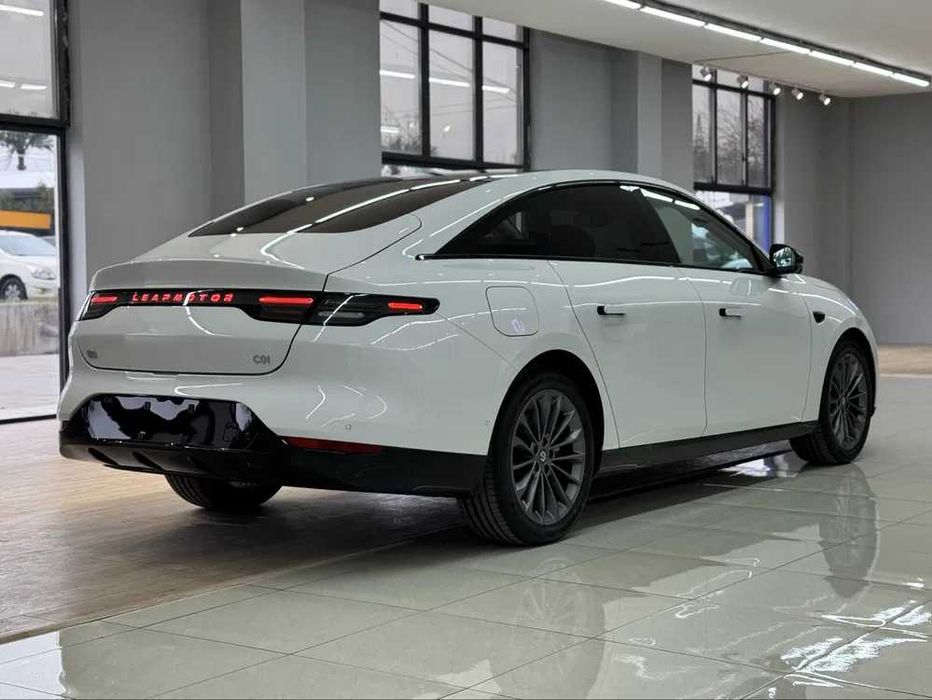Leapmotor C01 Comfort 525 bo'lib to'lash va naqtga chiqarib beramiz