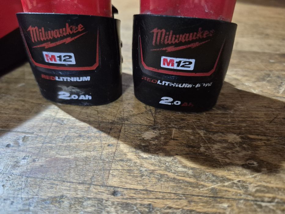 Incaractor Acumulator baterie Milwaukee M 12  2 ah