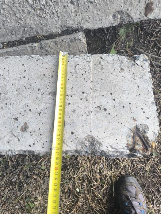 Бетонные бордюры, столбы, пасынки