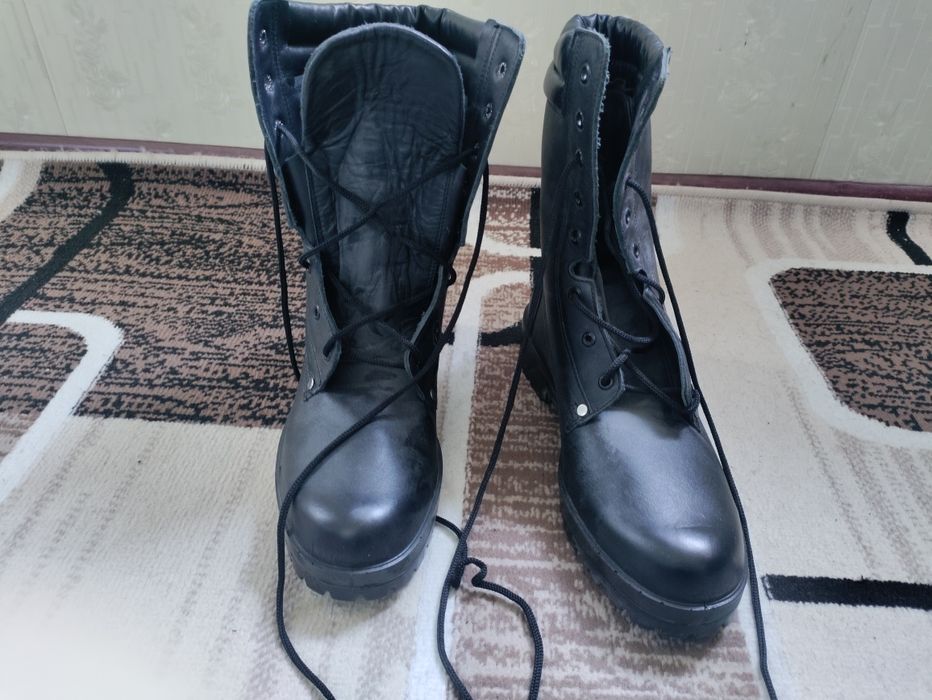 Продаются мужские сапоги