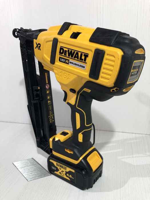 Pistol cuie Dewalt DCN 660