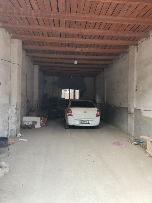 Нотурар бино сотилади.