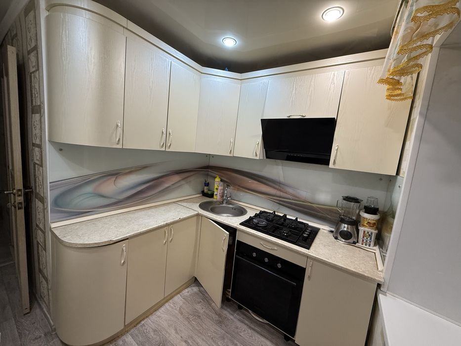 Кухонный гарниртур сатылады