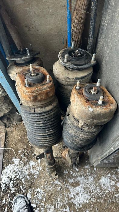 Продам пневмостойки и компрессор