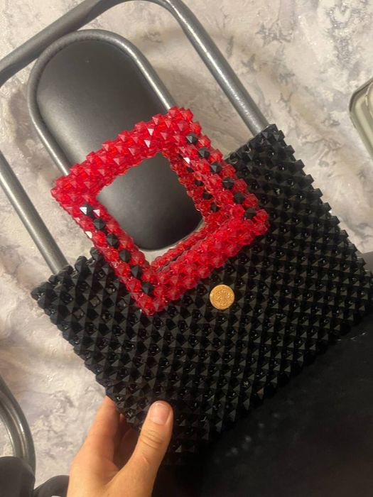 Xoxlagan uslubingizda zakazga toʻqib beriladi. Dastavka butun oʻzbekis