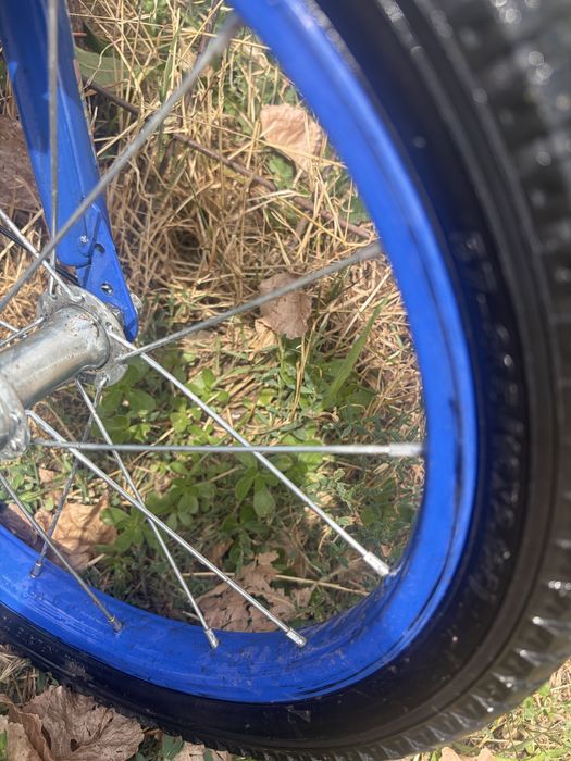 Vand bicicleta cu roti pe 14