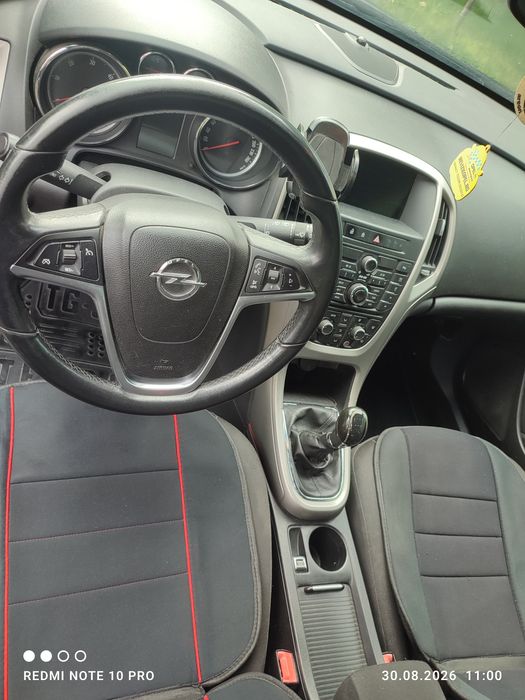 Opel Astra J 2011