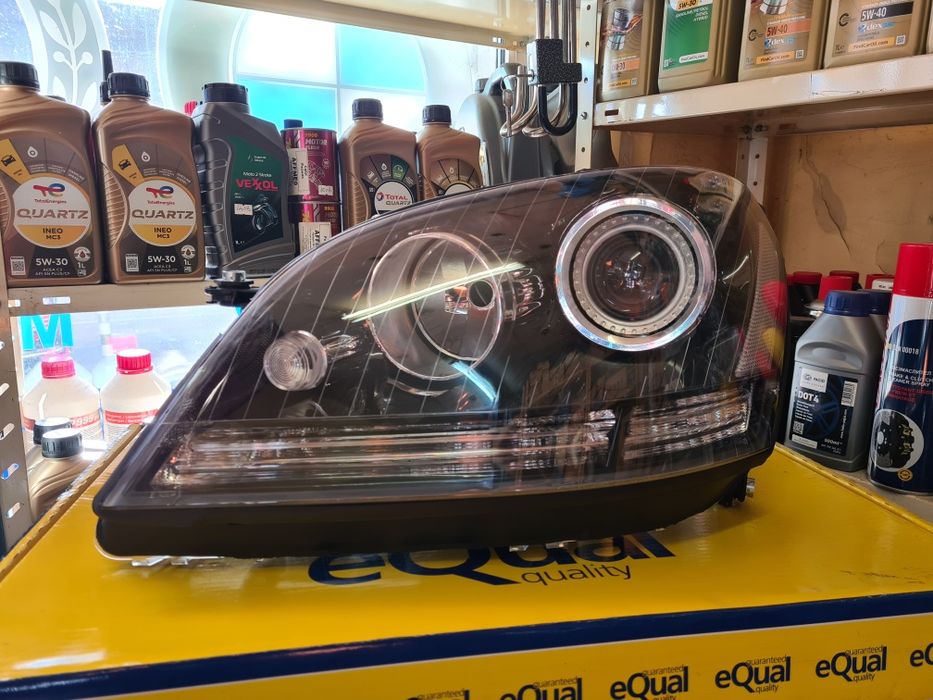 ЧИСТО НОВ ляв фар за Mercedes ML W164