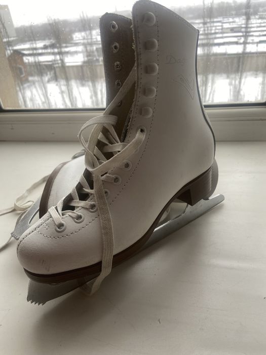 Коньки фигурные новые
