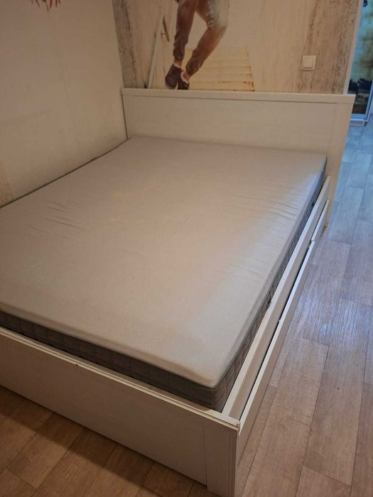 Продам двуспальную кровать IKEA 160×200