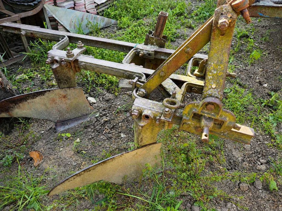 Tractor U445 înmatriculat + remorcă monoax + plug