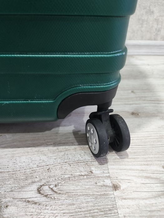 Продам чемодан новый большой!