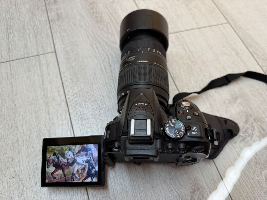 Vând aparat foto DSLR Nikon D5300