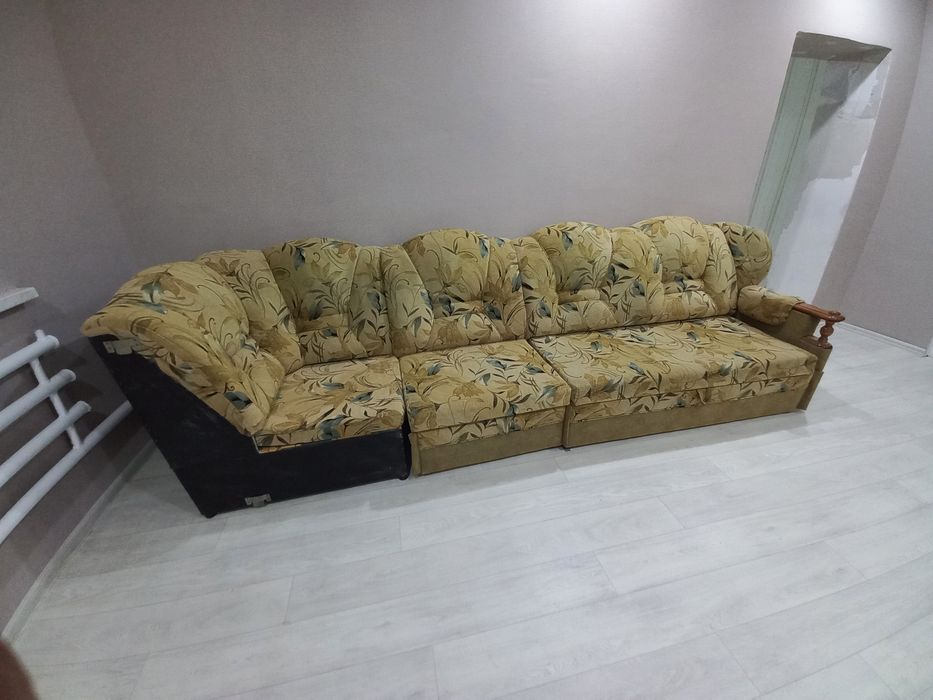 Продам диван углавой