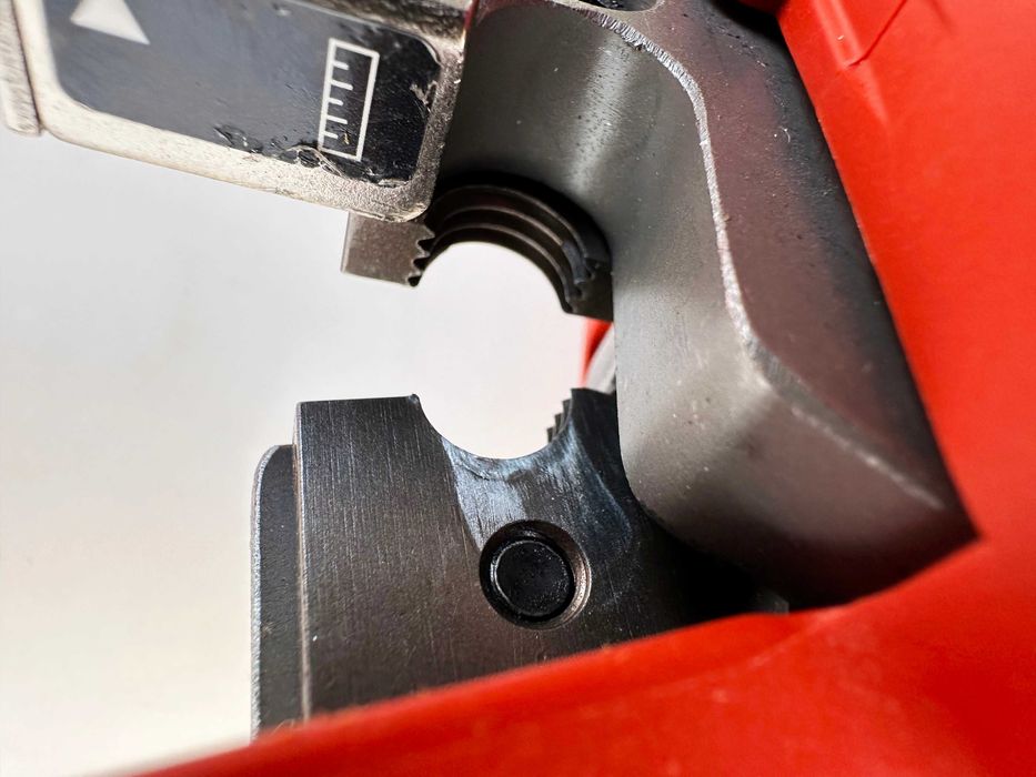 Hilti STR 4-22 Nuron - Нова акумулаторна машина за рязане на шпилки