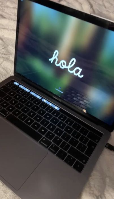 Vând Apple MacBook Pro 13-inch (2019) Intel i5 / 16GB RAM / 256GB SSD