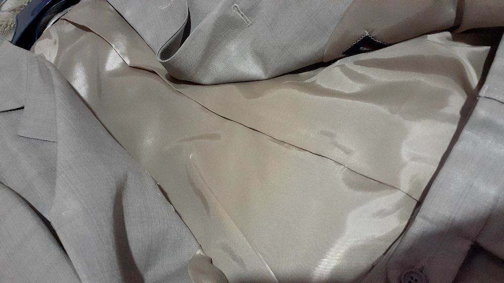 Erkaklar kastyumi molochniy rangli