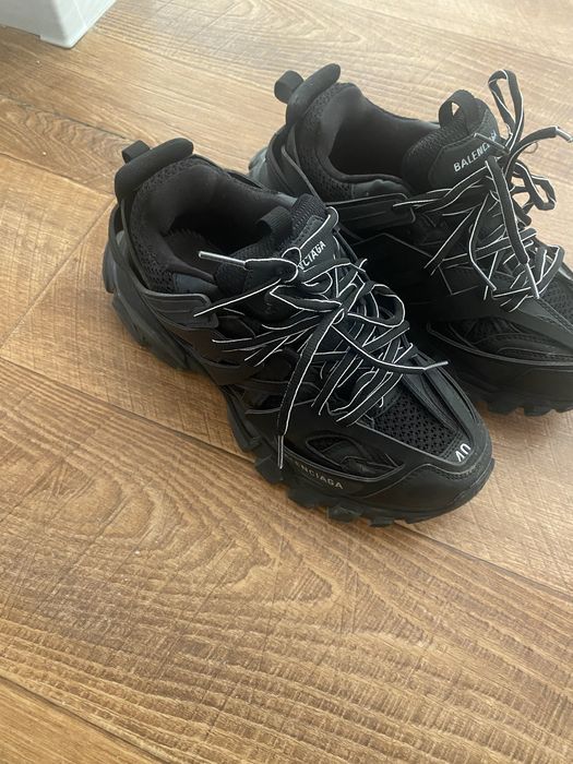 Balenciaga track