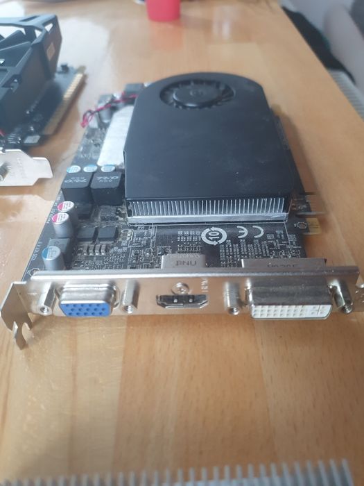 Placa video gaming Nvidia Asus Gt440  si Amd Radeon 5450